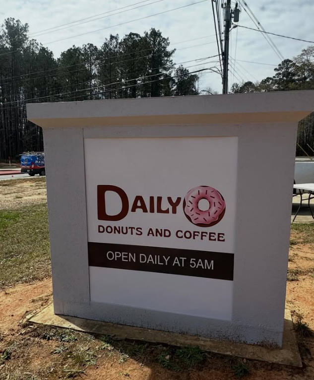 DailyO Donuts storefront — Open Daily at 5AM